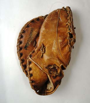 BASEBALL GLOVE