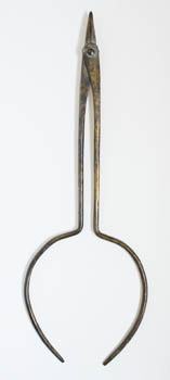 BOWED BRASS TONGS