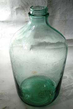 GLASS WATER CONTAINER